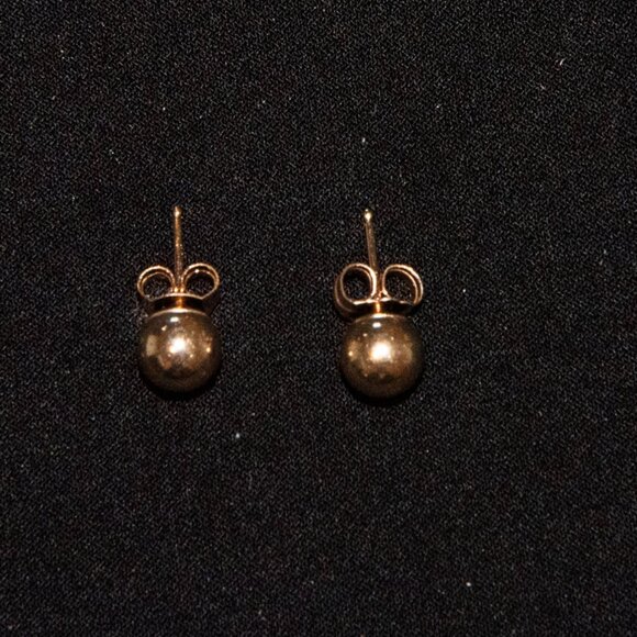 14K Yellow Gold Stud Earrings 6MM - Picture 2 of 2